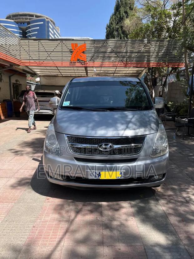 Hyundai H200 2015 Silver