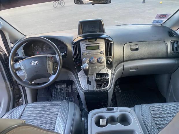 Hyundai H200 2015 Silver