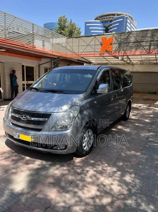 Hyundai H200 2015 Silver
