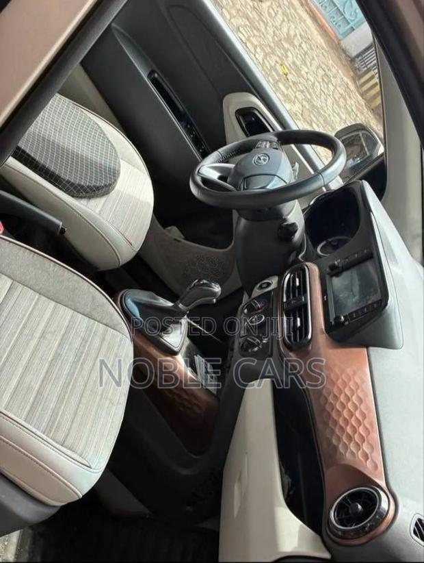 Hyundai I10 2023 Gold