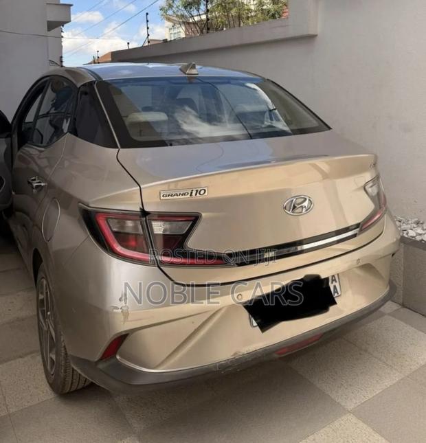Hyundai I10 2023 Gold