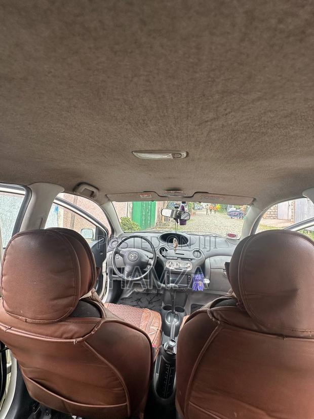 Toyota Vitz 2004 White