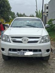 Toyota Hilux 2006 White for sale