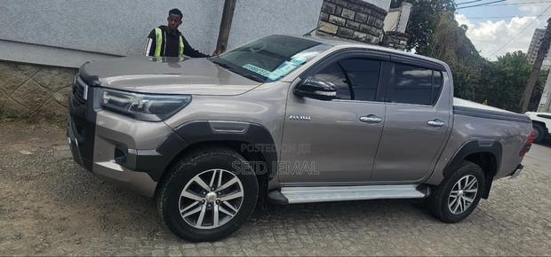 Toyota Hilux 2017 Gray