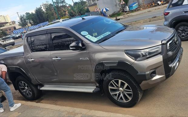 Toyota Hilux 2017 Gray