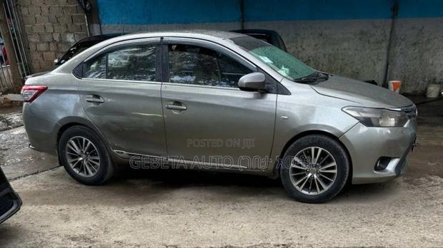 Toyota Yaris 2015 Green