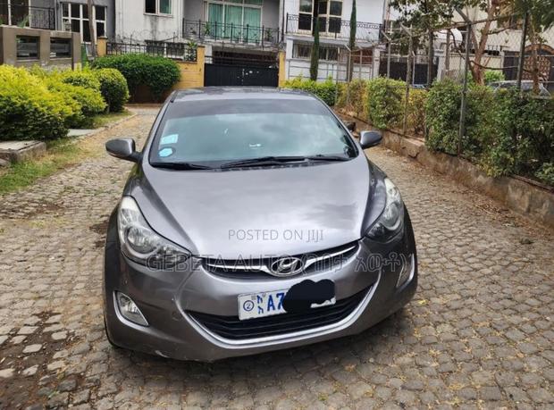 Hyundai Avante 2012