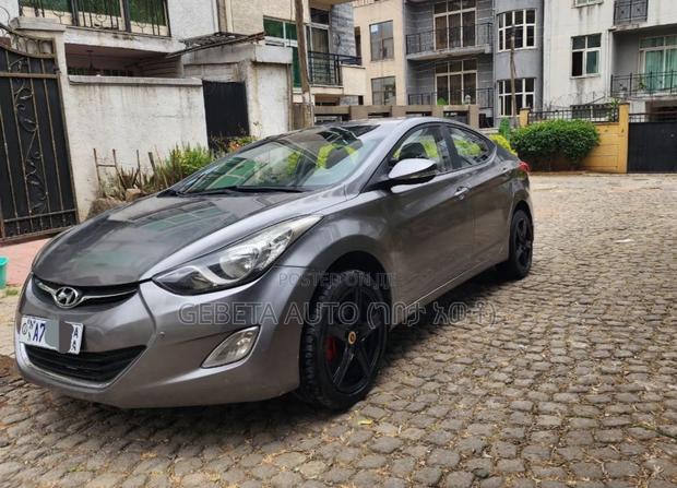 Hyundai Avante 2012