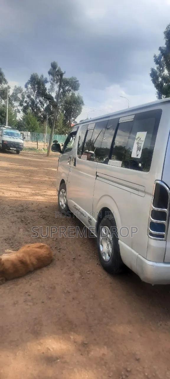 Toyota HiAce 220 2007 Silver