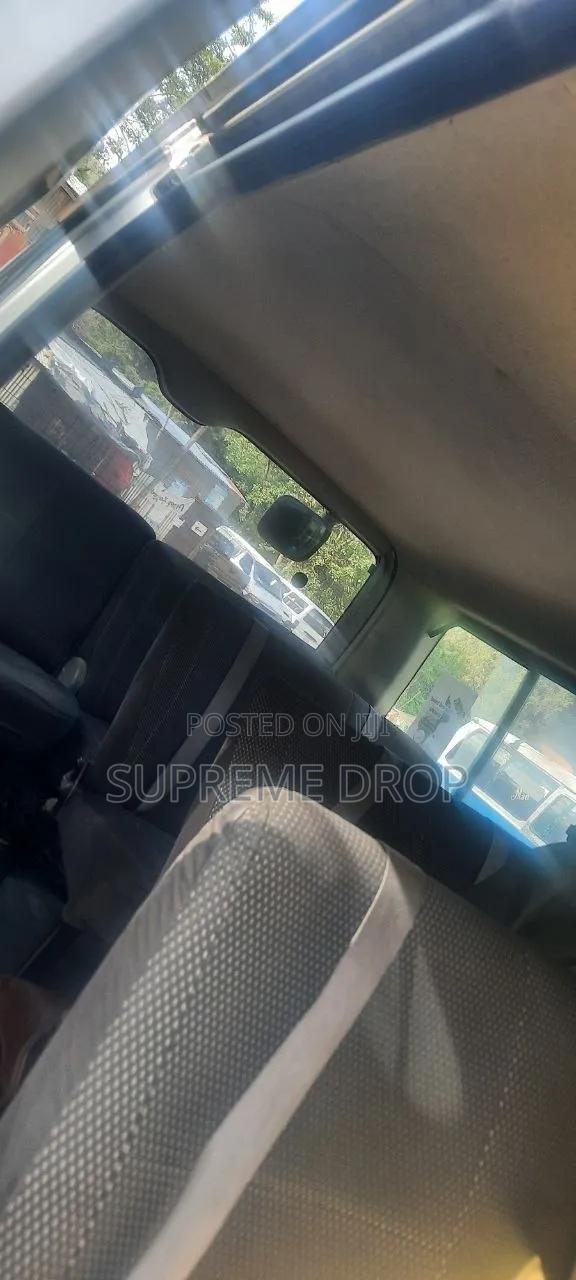 Toyota HiAce 220 2007 Silver