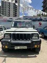 Mahindra Commander 2004 White for sale