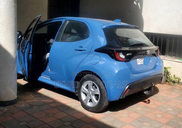 Toyota Yaris 2021 Blue