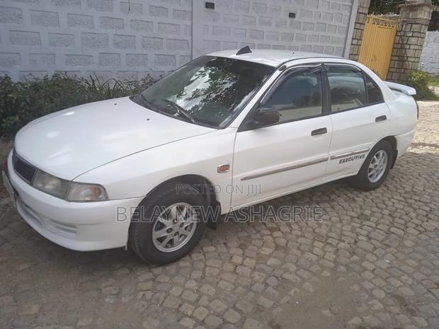 Mitsubishi Lancer 2000 White
