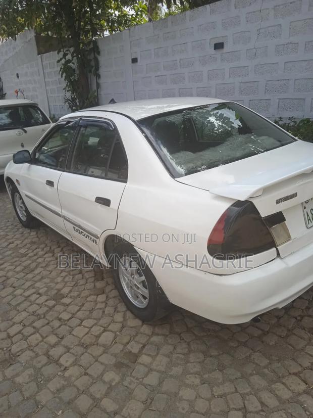 Mitsubishi Lancer 2000 White