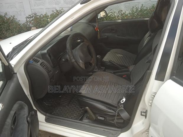 Mitsubishi Lancer 2000 White