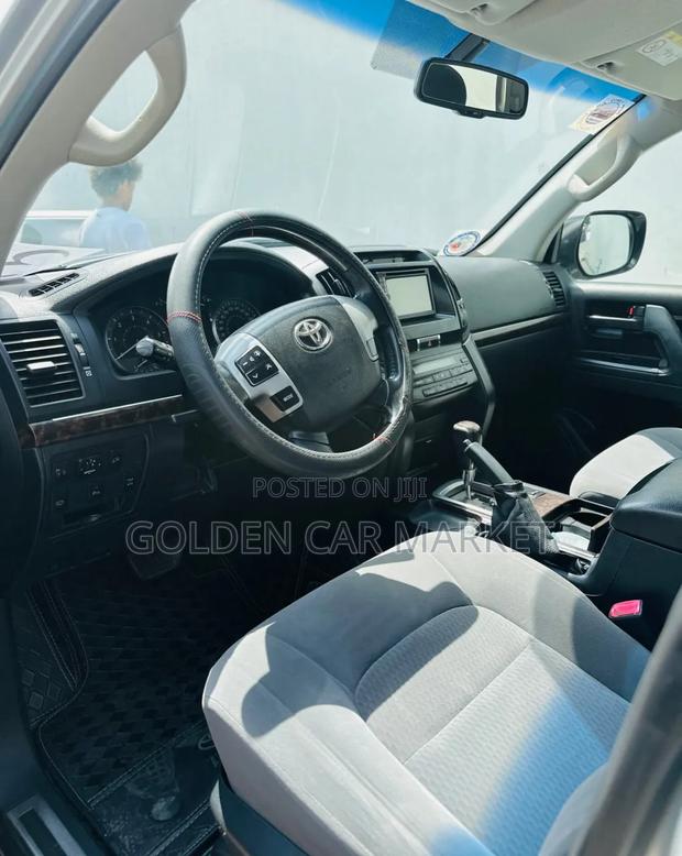Toyota Land Cruiser 2015 Silver
