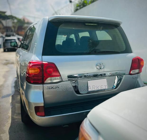 Toyota Land Cruiser 2015 Silver