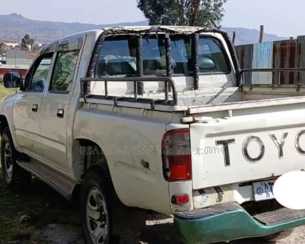 Toyota Hilux 1998 Ivory