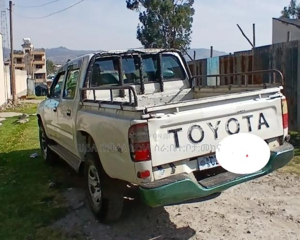 Toyota Hilux 1998 Ivory