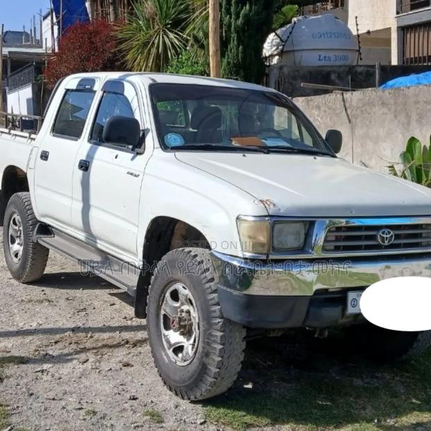 Toyota Hilux 1998 Ivory