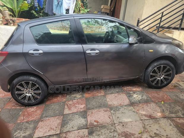 Toyota Yaris 2011 Blue