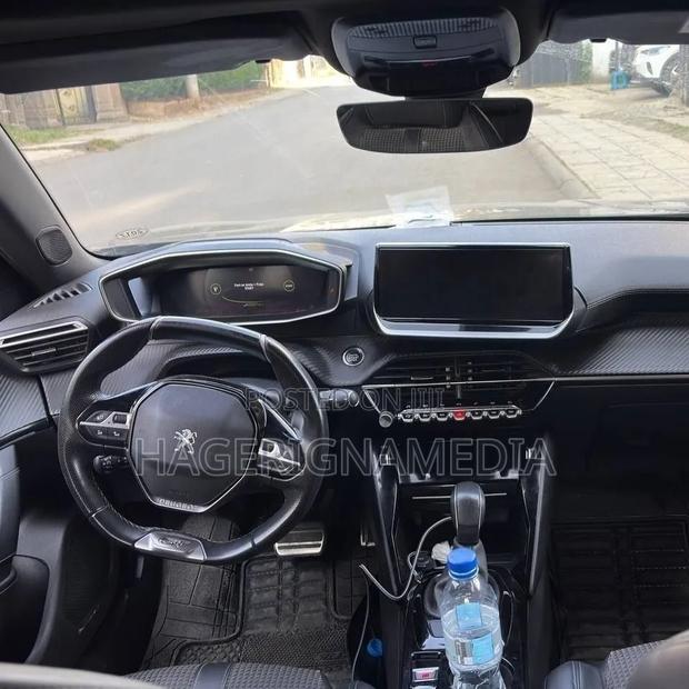 Peugeot 2008 2022 Gray