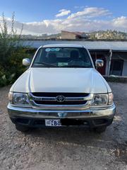 Toyota Hilux 2004 White for sale