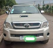 Toyota Hilux 2009 Gold for sale