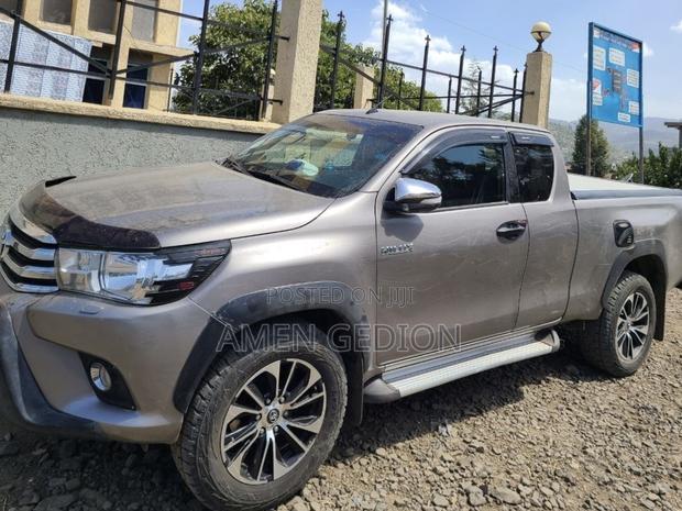 Toyota Hilux 2017 Brown