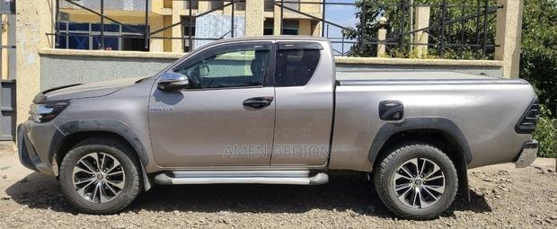 Toyota Hilux 2017 Brown