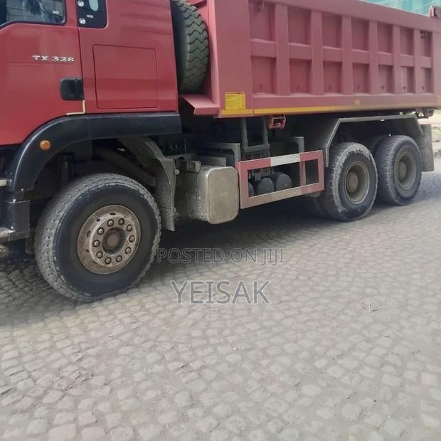 Sinotruk Howo 2025 Red