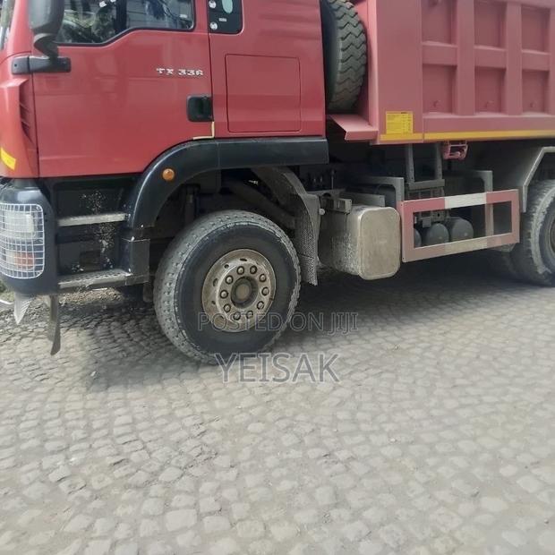 Sinotruk Howo 2025 Red