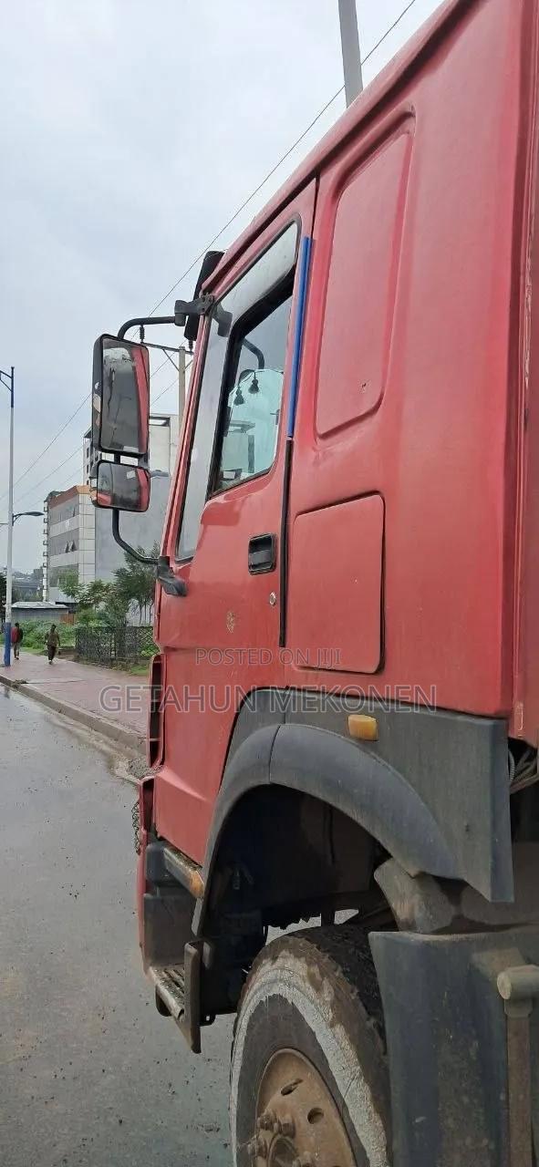 Sinotruk Howo 2017 Red