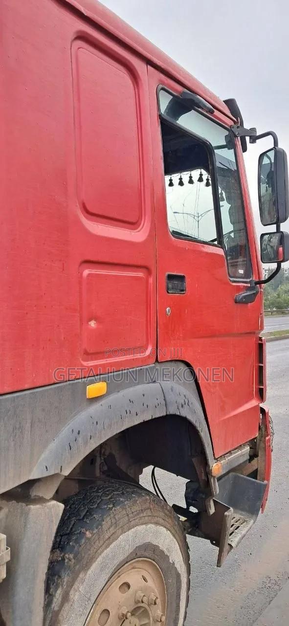 Sinotruk Howo 2017 Red