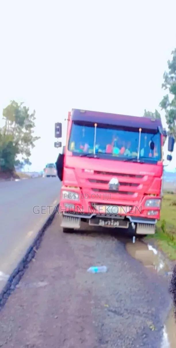 Sinotruk Howo 2025 Red