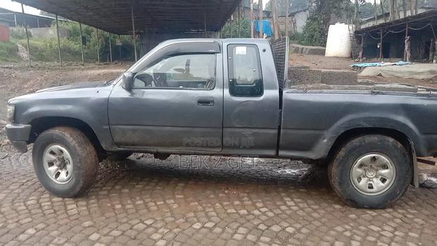 Toyota Hilux 1990 Gray