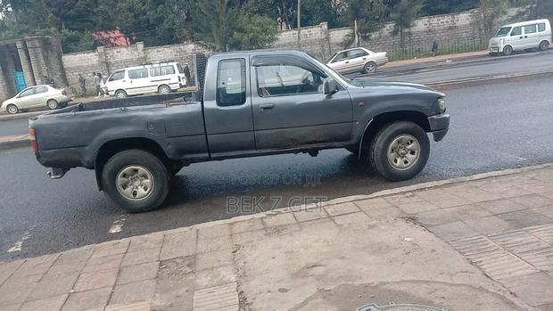 Toyota Hilux 1990 Gray