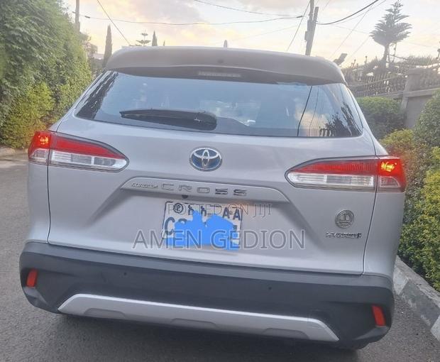 Toyota Corolla Cross Hybrid 2023 Silver