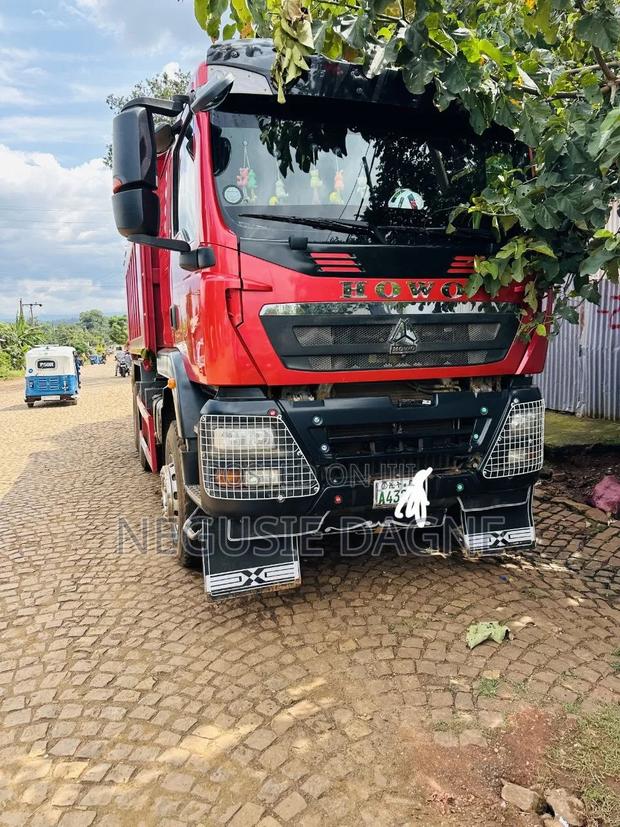 Sinotruk Howo 2025 Red