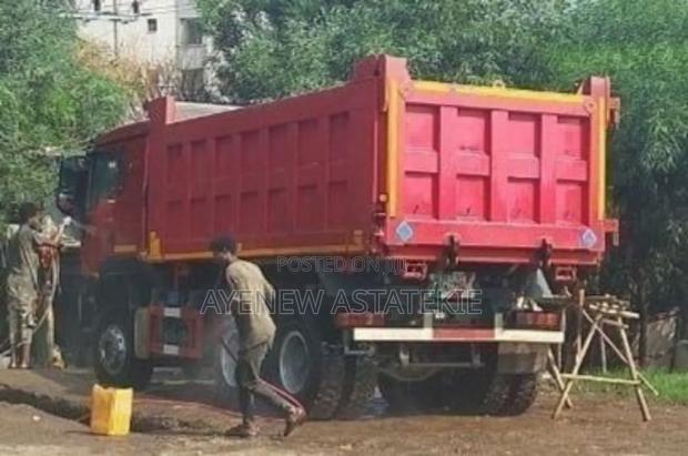 Sinotruk Howo 2025 Red