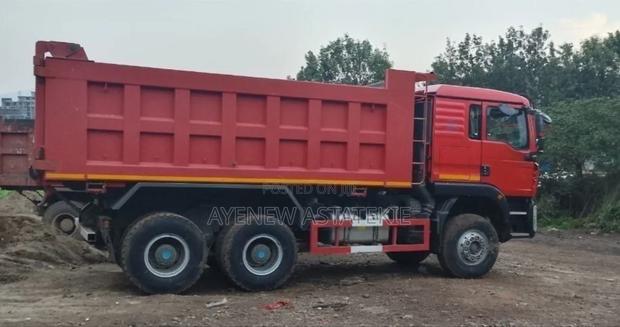 Sinotruk Howo 2025 Red