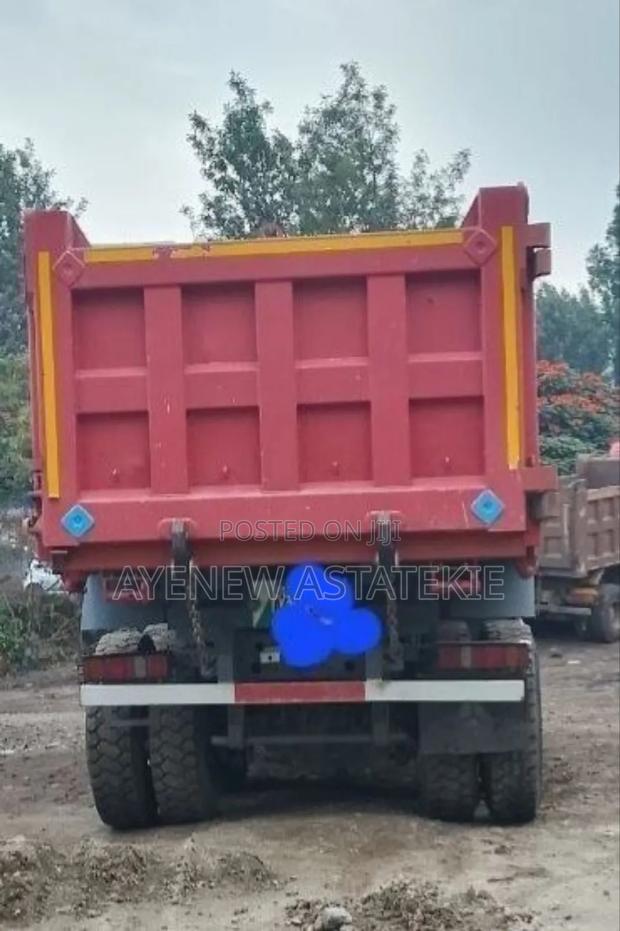 Sinotruk Howo 2025 Red