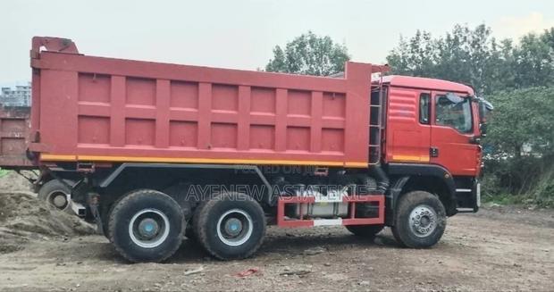 Sinotruk Howo 2025 Red