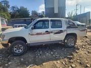 Toyota Hilux 2000 Ivory for sale