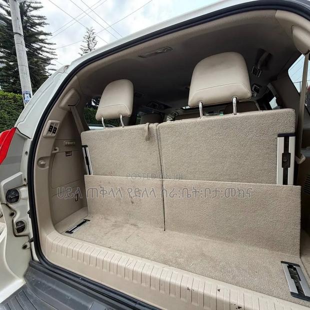 Toyota Land Cruiser Prado 2011 Off white