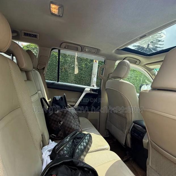 Toyota Land Cruiser Prado 2011 Off white