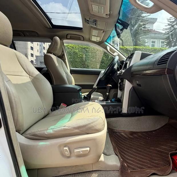 Toyota Land Cruiser Prado 2011 Off white