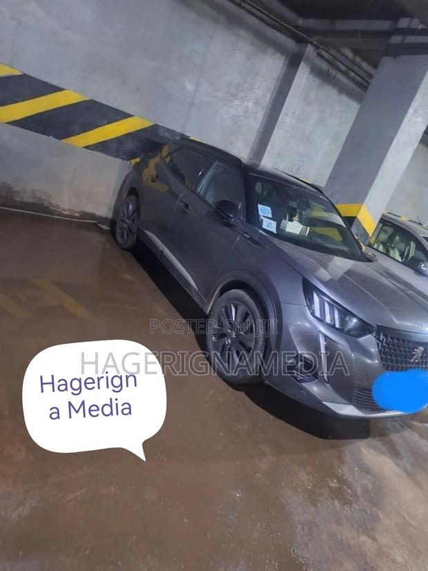 Peugeot 5008 2022 Gray