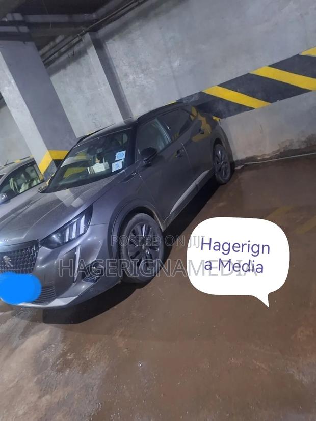 Peugeot 5008 2022 Gray