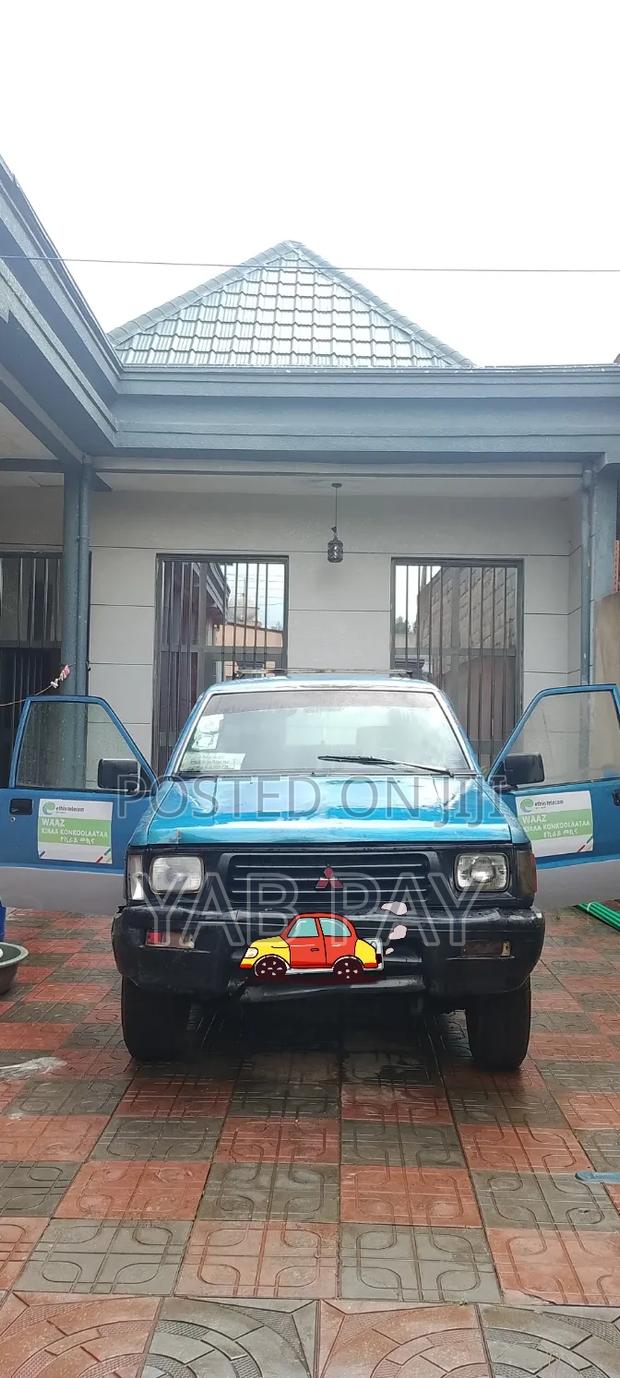 Mitsubishi L200 2000 Blue